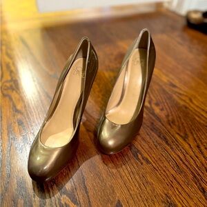 Joan & David Daerina Pumps